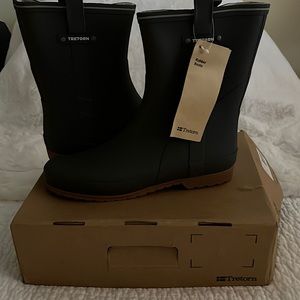 New in Box TRETORN size 11 Elsa Rubber Boots in beautiful GunMetal medium gray